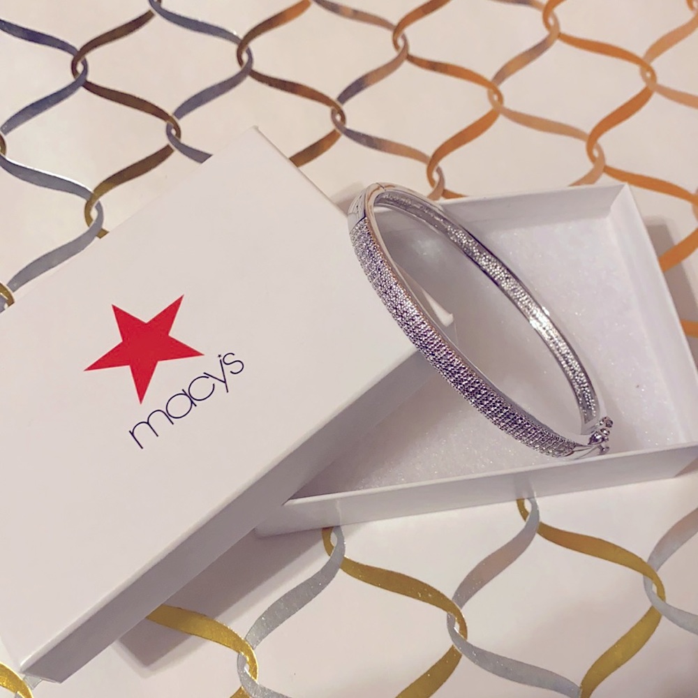 NWOT Macy’s Silver Bracelet